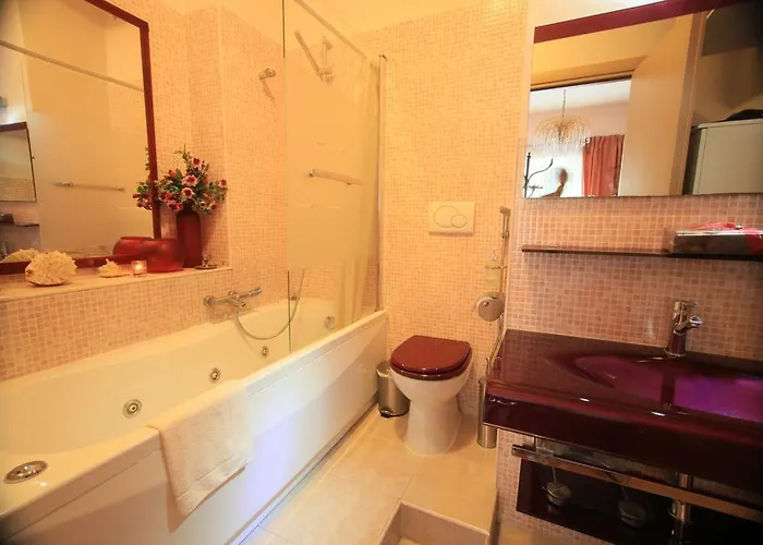 Bed & Breakfast Beauty Moon